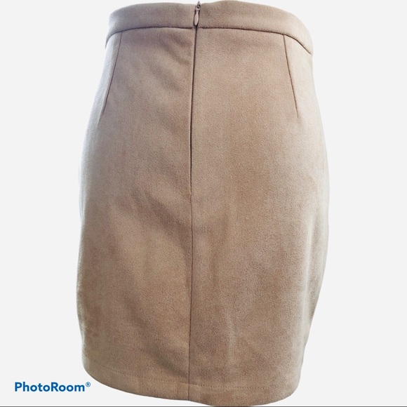 $5 SAlE Haute Rouge Faux Suede Micro Fiber Mini Skirt Sz 2 - Picture 8 of 8